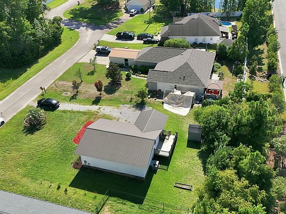 5th image of 175 Cypress Ln.
