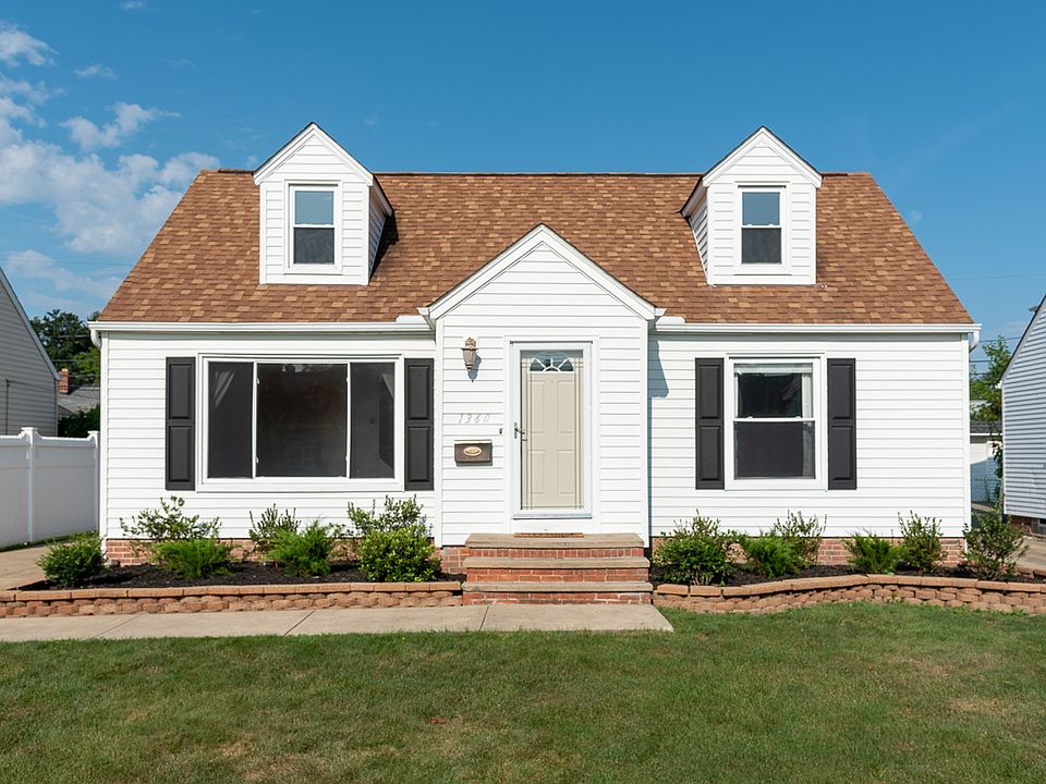 Charming 1950's bungalow with great curb appeal