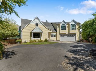 1562 NW Calkins Ave, Roseburg, OR 97471