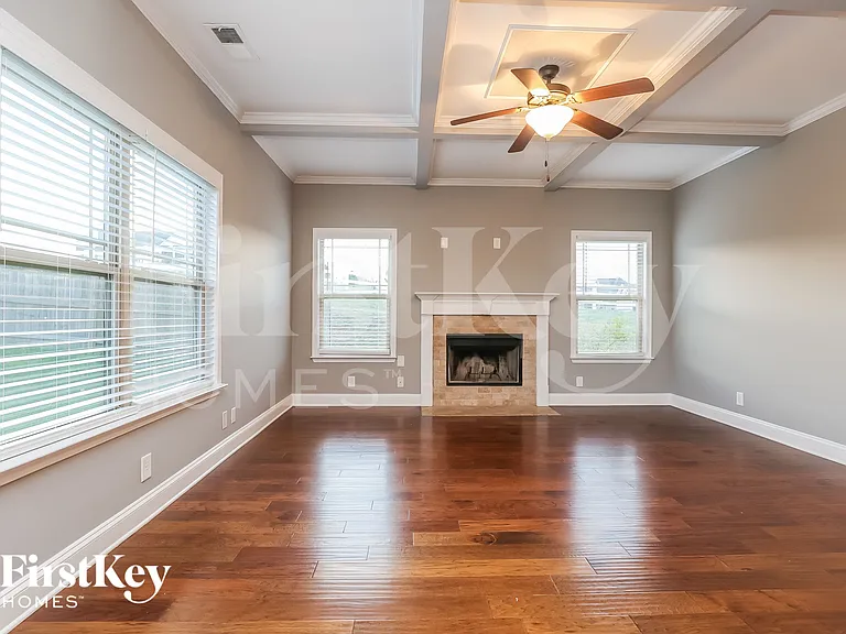 1499 Amberley Dr — Photo 3
