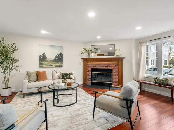 128 Parker St APT 3C, Acton, MA 01720