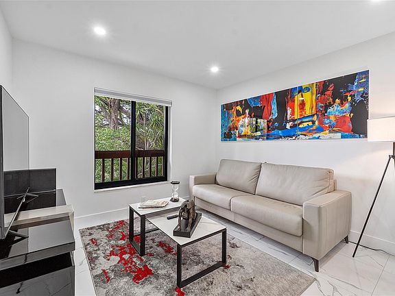 5th image of 2916 NE 8th Terrace #202