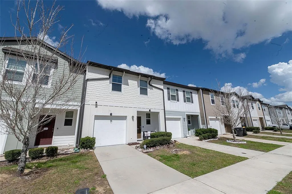 3 bed, 2.5 bath, 1404 sqft, $1,800 — Photo 2