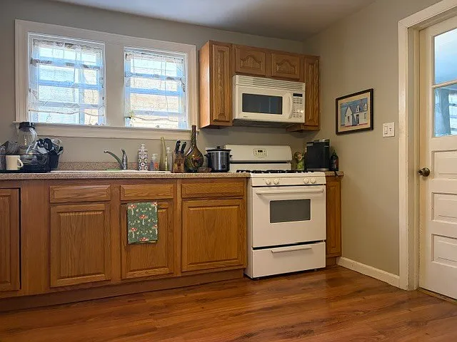 7535 W Foster Ave — Photo 8