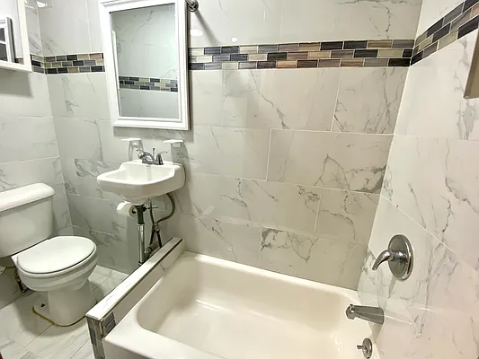 Rented by Oxford Property Group | media 8