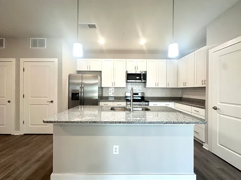 Oak Tree Apartments & Townhomes — Photo 29
