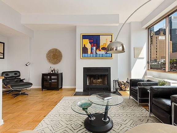 5th image of 393 W 49th St APT 5C
