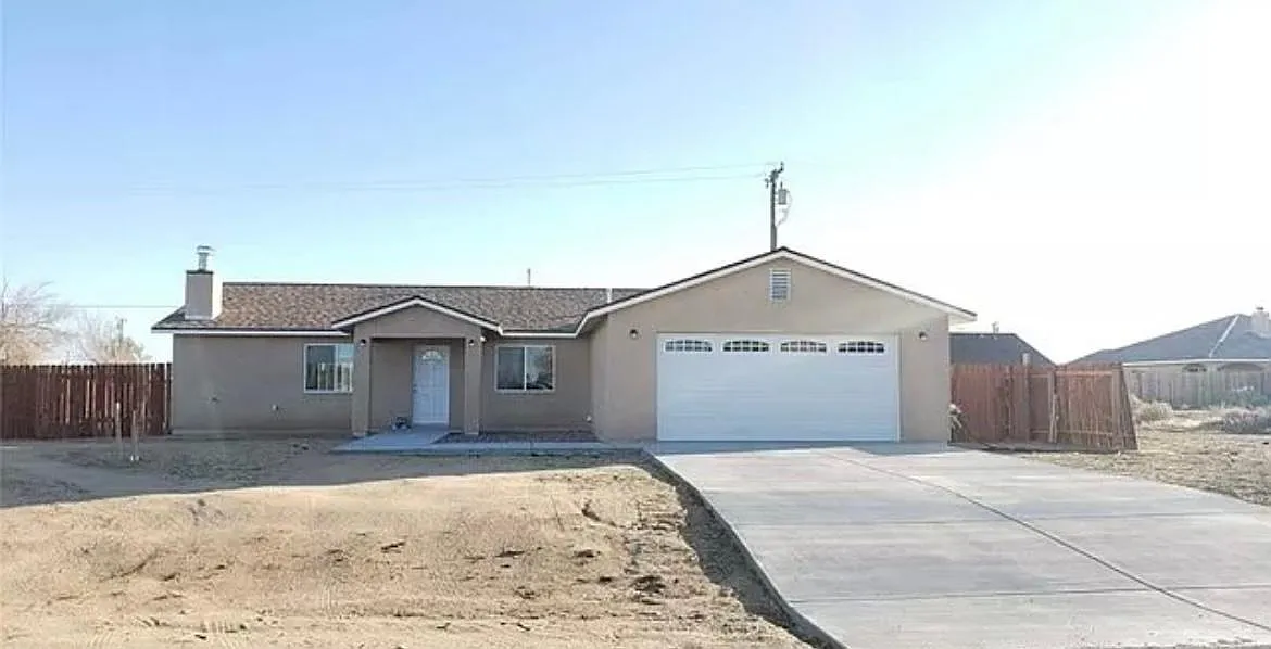 8600 Lime Ave — Photo 2