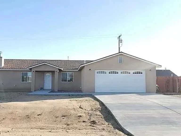 8600 Lime Ave — Photo 2