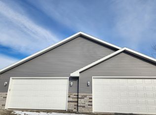 1587 Delta Dr #1587, Neenah, WI 54956