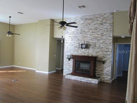 3rd image of 10919 Lakeshore Dr