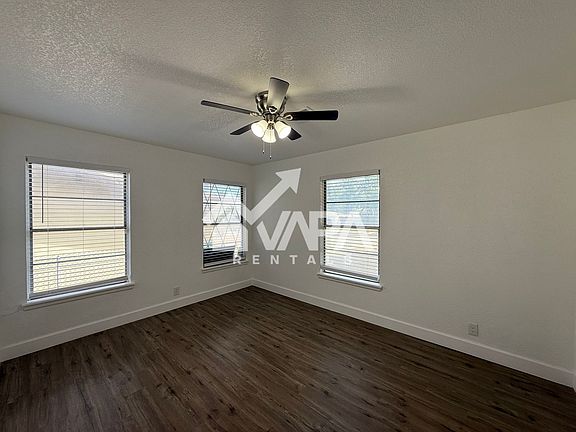 3rd image of 415 Craigmont Ln