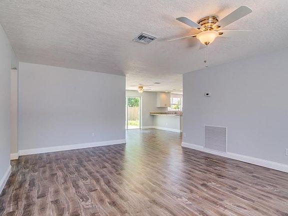 4th image of 2120 Glen Dr