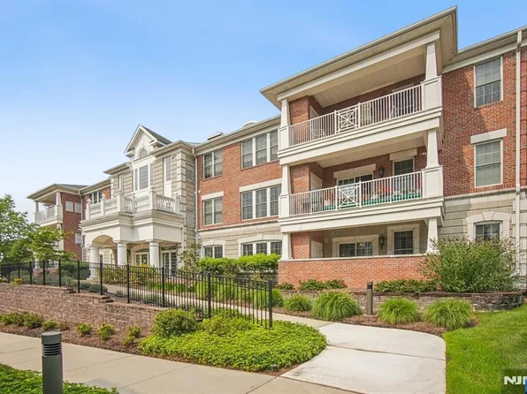 123 Four Seasons Dr, North Caldwell, NJ 07006