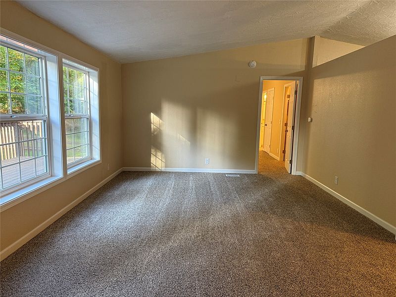 3rd image of 730 NE Snowcap Drive