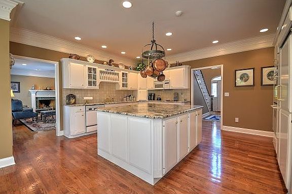 3rd image of 1029 Sussex Dr