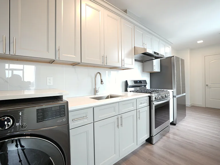 63-68 Austin St #9A — Photo 5