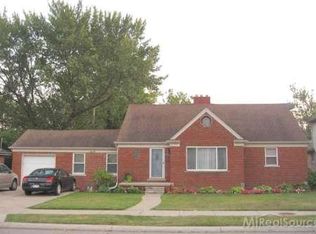 22622 Barton St, Saint Clair Shores, MI 48081