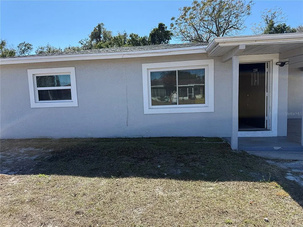 3 bed, 1.0 bath, 1100 sqft, $1,650 — Photo 1