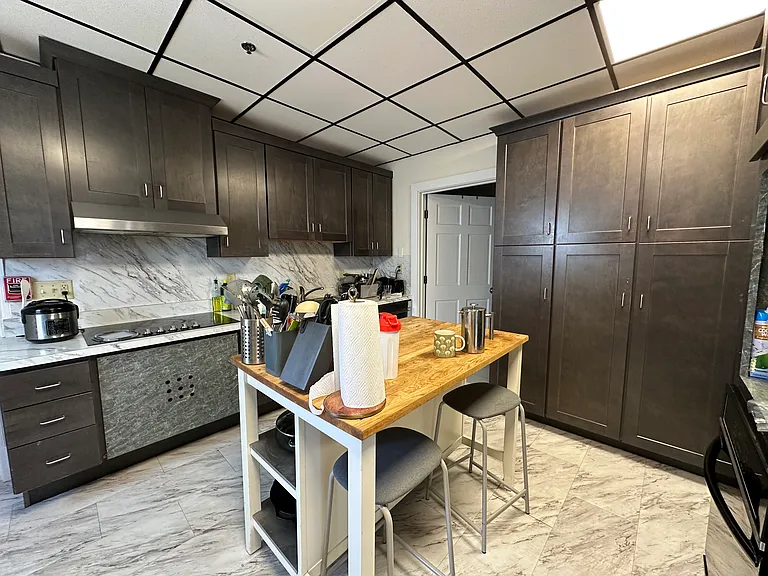 899 Hancock St — Photo 7