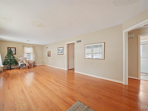 3rd image of 10310 Anzeiger Ave