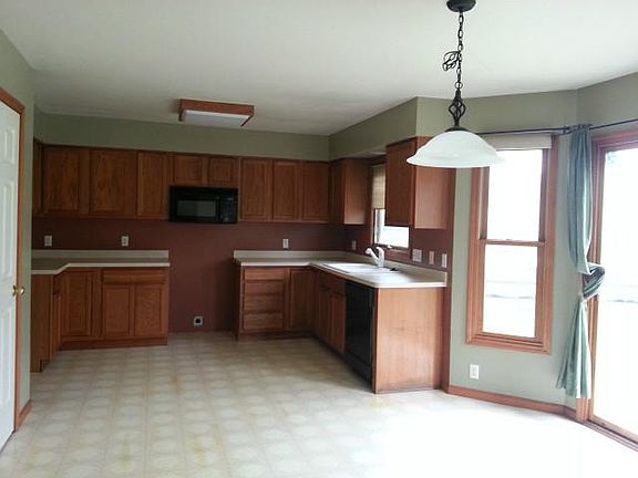 3rd image of 516 Woodland Dr