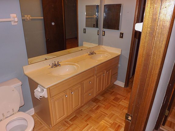 Double sinks in master bath