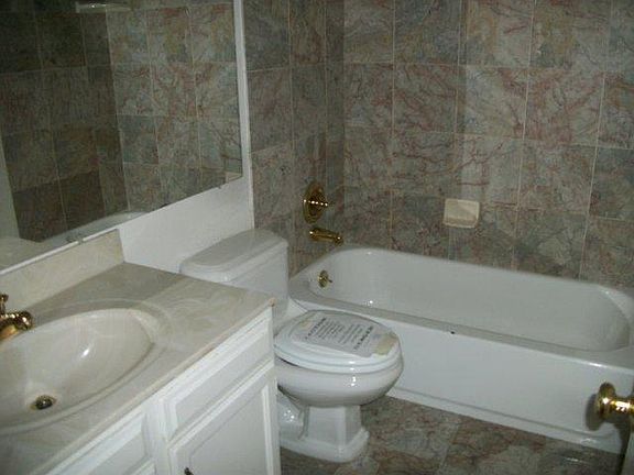 5th image of 54 Columbine Cir #B11