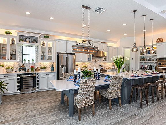 Gourmet Kitchen Bayshore II at Hawkstone