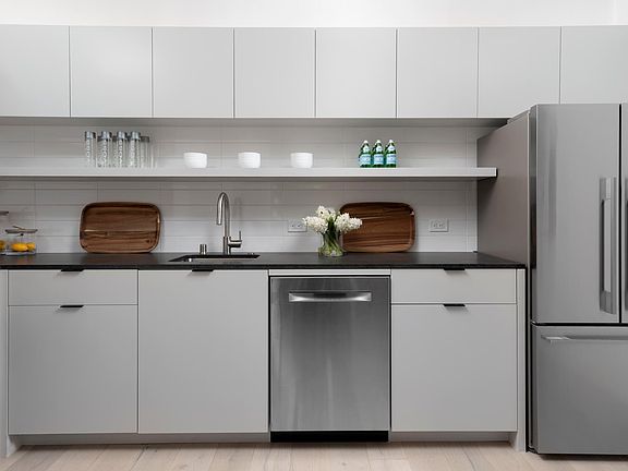 3rd image of 713 Sutter Ave #713