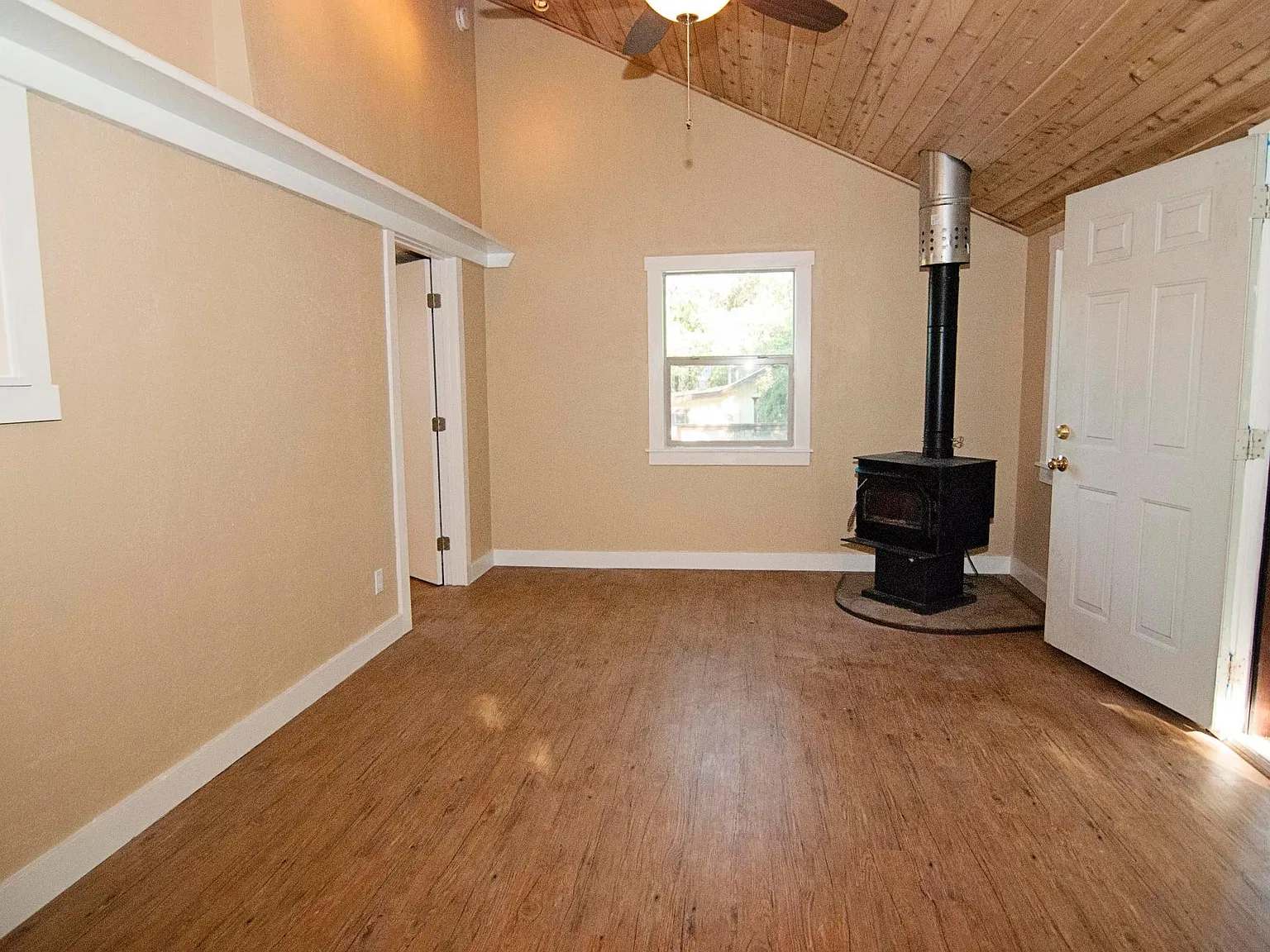 10310 Wise Rd — Photo 3