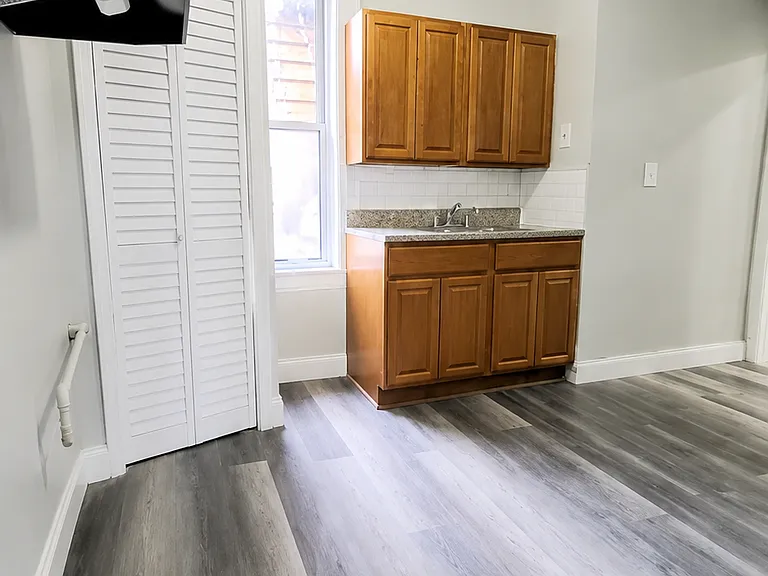 103 4th Ave #405B — Photo 1