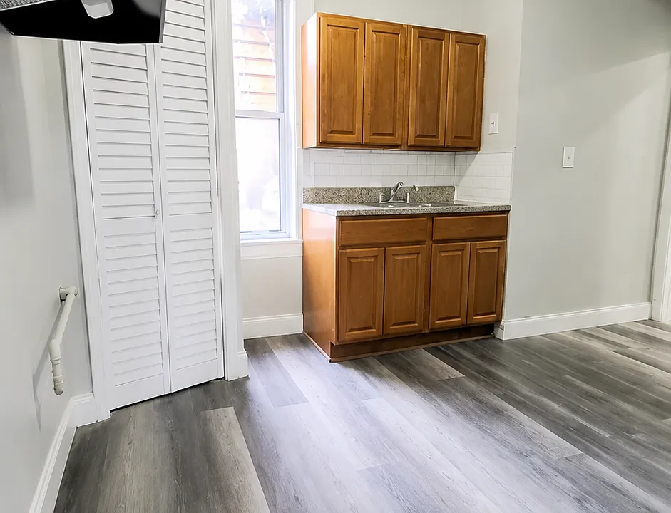 103 4th Ave #405B