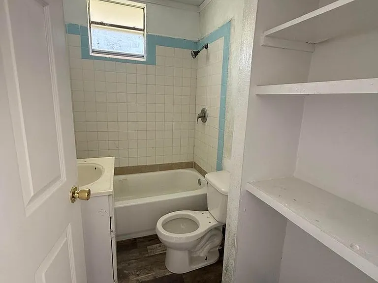 1203 Starshine Dr — Photo 3