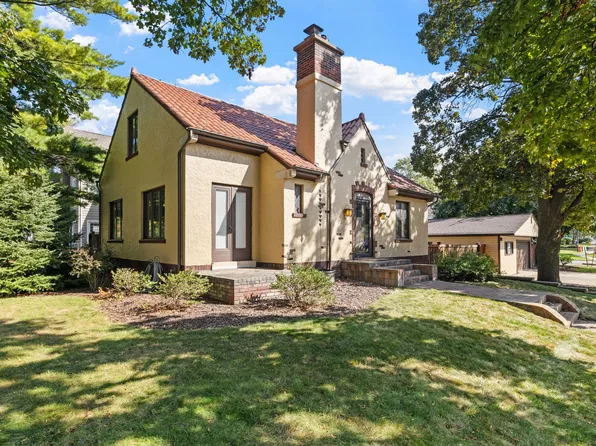 127 W Ogden Ave, Naperville, IL 60563