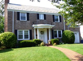 131 Bournedale Rd N, Manhasset, NY 11030