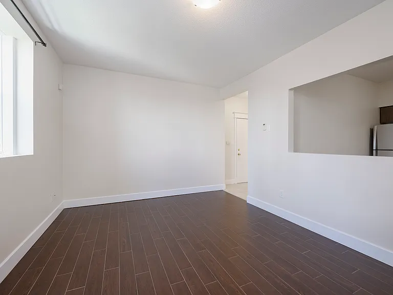 385 Bell St S — Photo 15