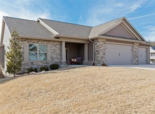 2930 Caspian Rd, Hiawatha, IA 52233