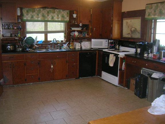 Custom built Kitchen w/ Real Hardwood Cabinets