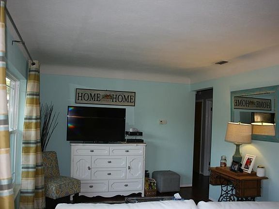 3rd image of 4328 32nd Ave N