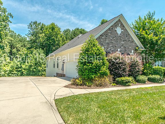 2nd image of 209 Village Glen Way