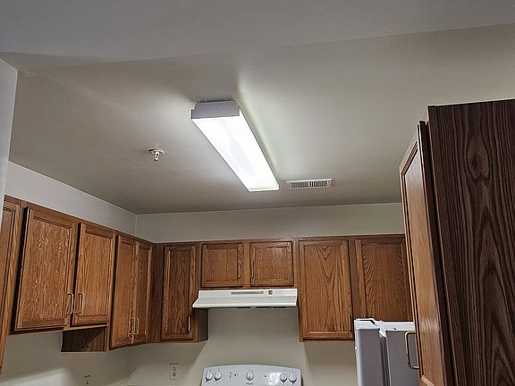 3rd image of 600 E 8th St #204