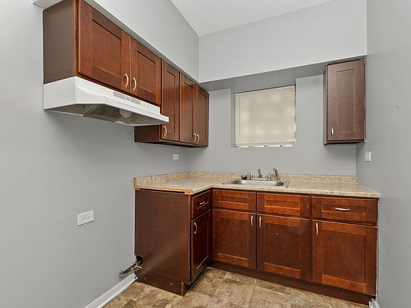 4th image of 4240 S Michigan Ave #2N