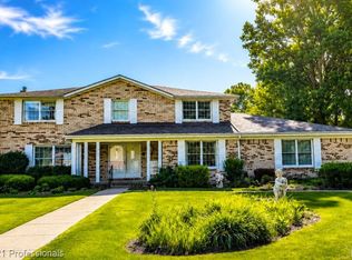 6075 Quaker Ln, Washington, MI 48094