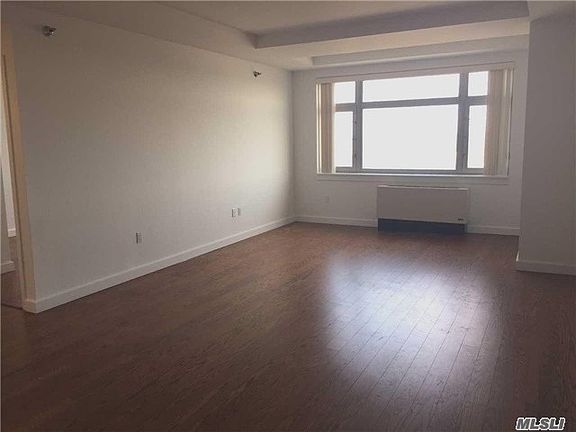 4th image of 4022 College Point Blvd Penthouse 2N