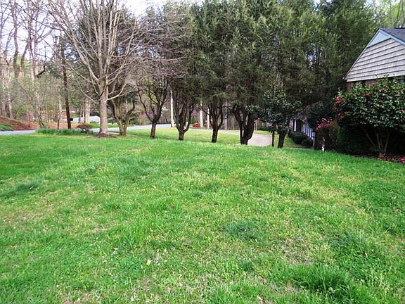 3rd image of 726 Beechnut Ln