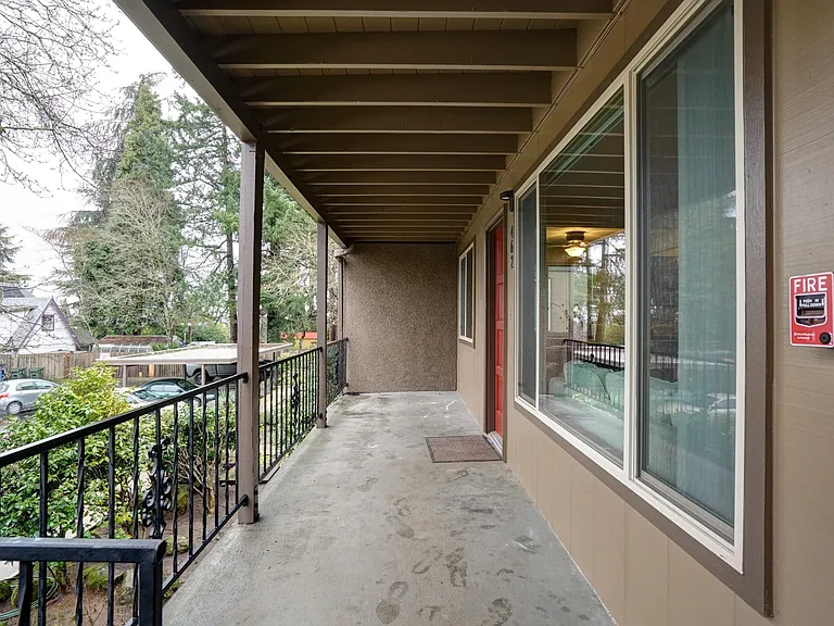 Upland Terrace — Photo 21