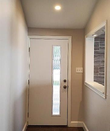 3rd image of 916 Melrose Dr