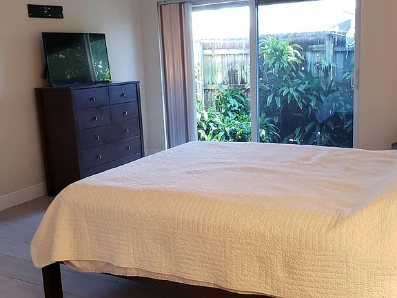 A large spa like Master Bedroom