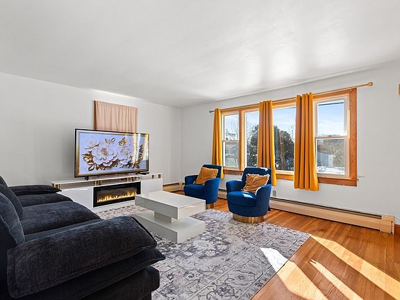 4th image of 105 Columbia Rd